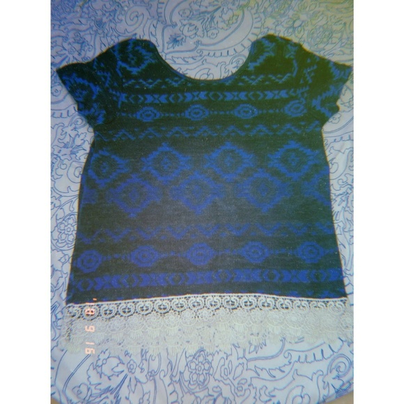 Cute Aztec top - Picture 2 of 8